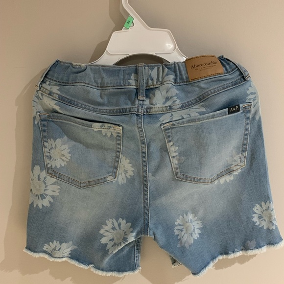 Abercrombie Kids High Rise Bike Floral Jean Shorts in size US 13/14 - Picture 2 of 3